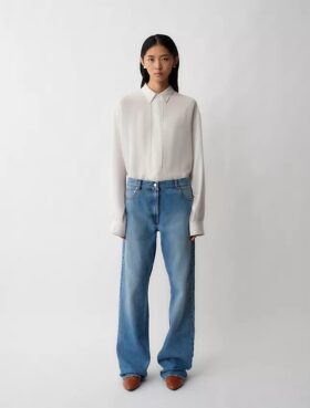 02 Jeans de cintura baixa e corte reto