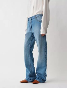 02 Jeans de cintura baixa e corte reto