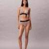 Bikini de cintura alta elástico em Microfiber com Monogram gráfico