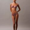 Bikini sensual em renda elástica Bikini sensual em renda elástica