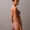 Bikini sensual em renda elástica Bikini sensual em renda elástica