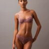 Bikini sensual em renda elástica Bikini sensual em renda elástica