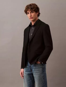 Blazer justo em gabardine de lã