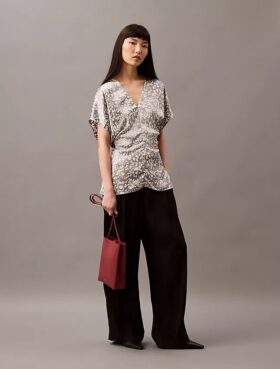 Blusa de cetim estampado