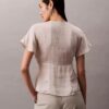 Blusa de cetim estampado com decote em V