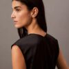 Blusa sem mangas com decote em V em cetim