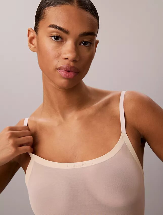 Body minimalista em malha até à coxa Body minimalista em malha até à coxa