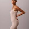 Body minimalista em malha até à coxa Body minimalista em malha até à coxa