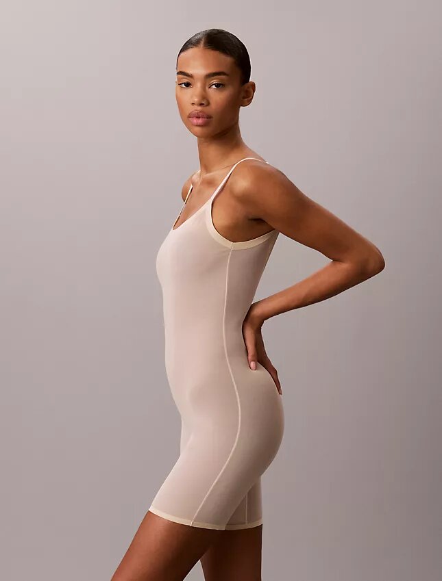 Body minimalista em malha até à coxa Body minimalista em malha até à coxa