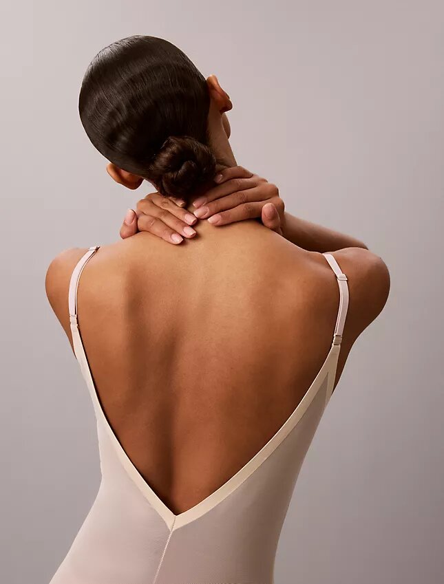 Body minimalista em malha até à coxa Body minimalista em malha até à coxa
