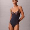 Body sensual em renda elástica
