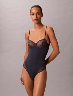 Body sensual em renda elástica