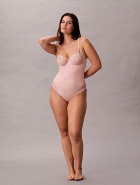 Body sensual em renda elástica
