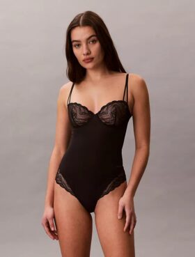 Body sensual em renda elástica