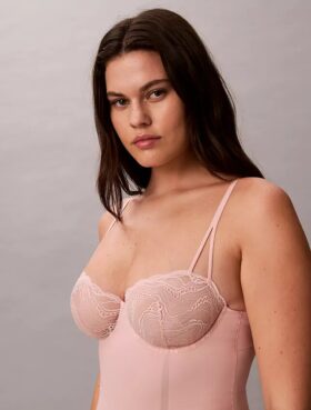 Body sensual em renda elástica