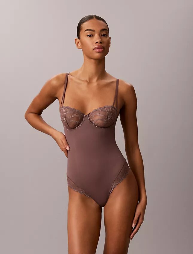 Body sensual em renda elástica Body sensual em renda elástica