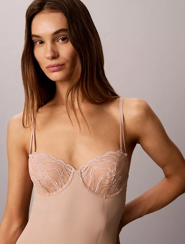 Body sensual em renda elástica Body sensual em renda elástica