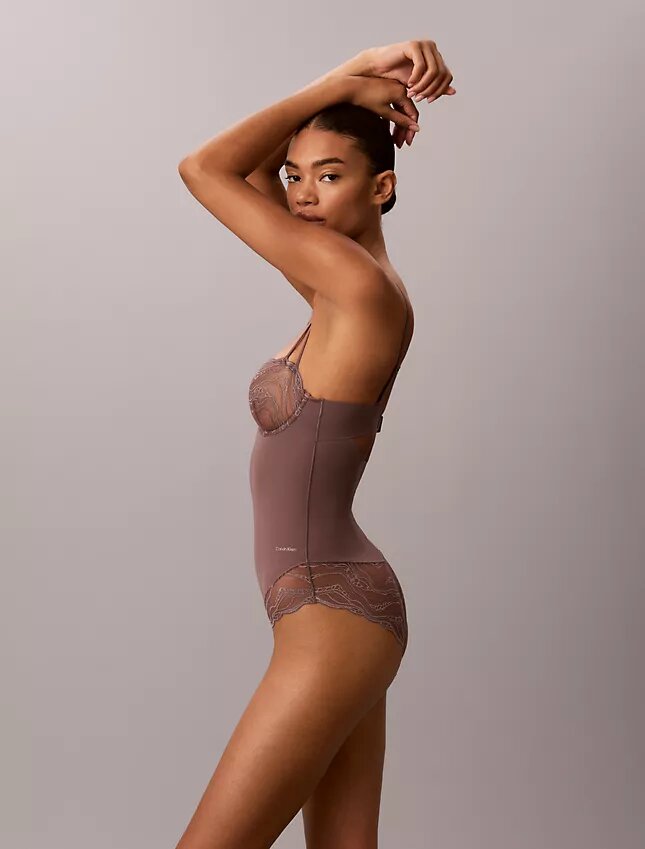 Body sensual em renda elástica Body sensual em renda elástica
