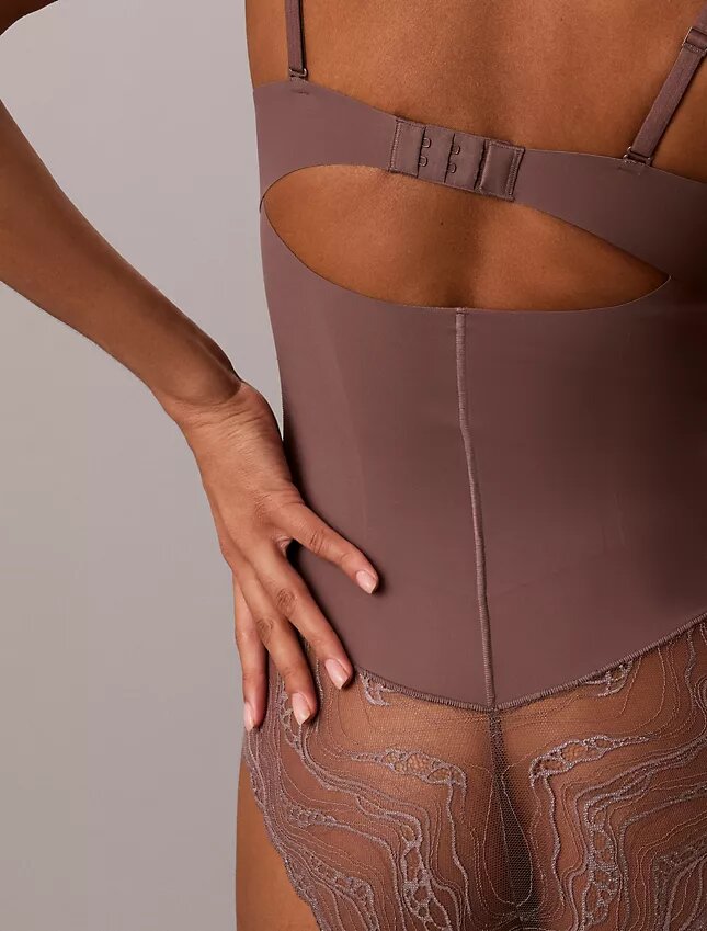 Body sensual em renda elástica Body sensual em renda elástica