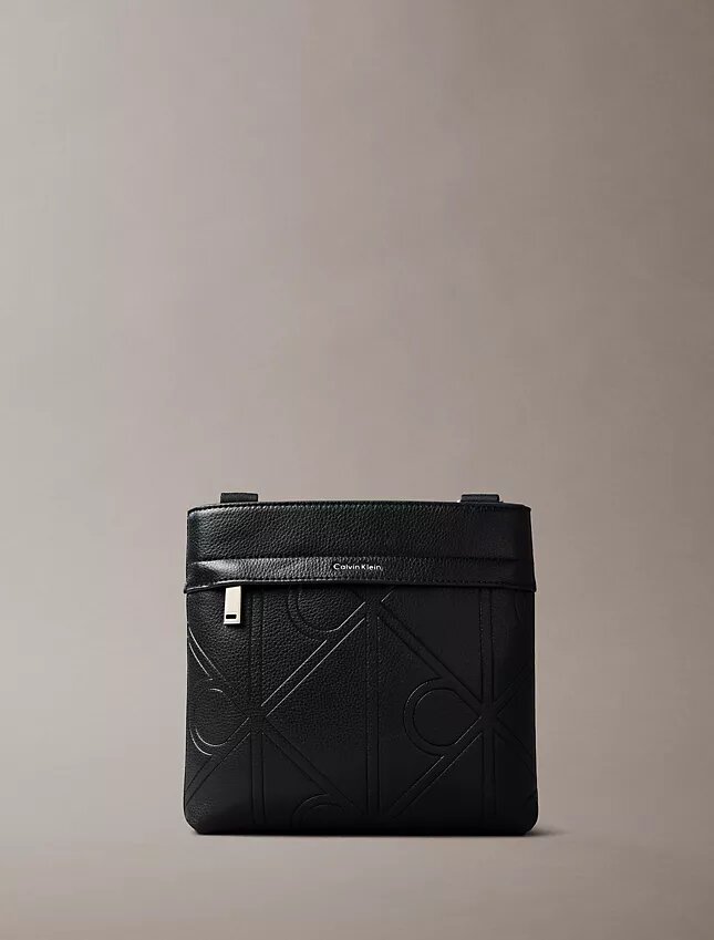 Bolsa a tiracolo com logótipo em relevo Bolsa a tiracolo com logótipo em relevo