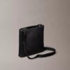 Bolsa a tiracolo com logótipo em relevo Bolsa a tiracolo com logótipo em relevo