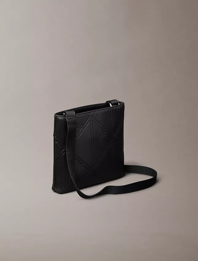 Bolsa a tiracolo com logótipo em relevo Bolsa a tiracolo com logótipo em relevo