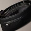 Bolsa a tiracolo com logótipo em relevo Bolsa a tiracolo com logótipo em relevo
