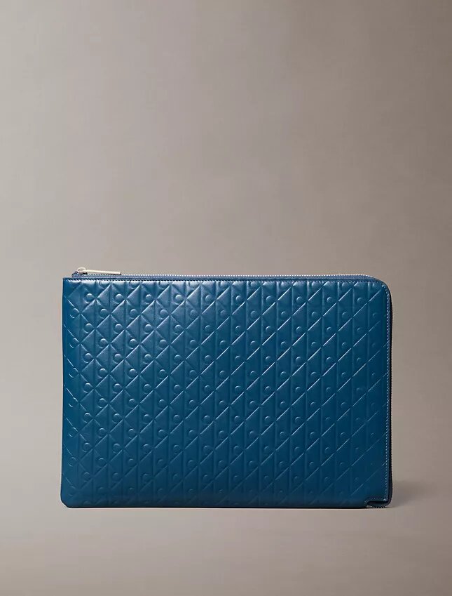 Bolsa com fecho de correr e logótipo em todo o tecido Bolsa com fecho de correr e logótipo em todo o tecido