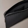 Bolsa com fecho de correr e logótipo em todo o tecido Bolsa com fecho de correr e logótipo em todo o tecido