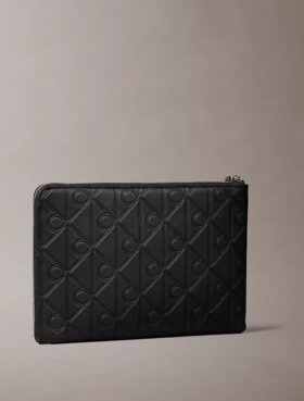 Bolsa com logótipo em relevo