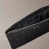 Bolsa com logótipo em relevo Bolsa com logótipo em relevo