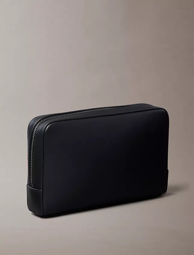 Bolsa com monograma em relevo Bolsa com monograma em relevo