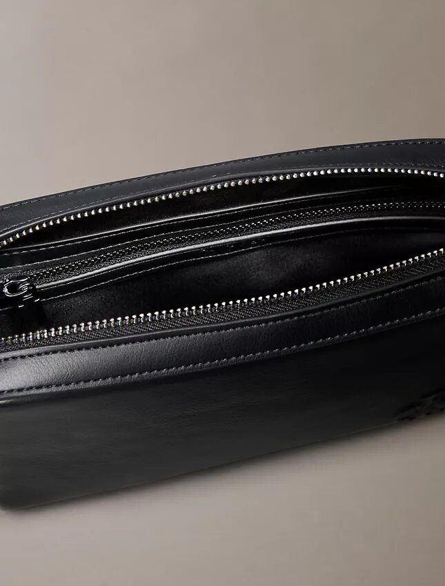 Bolsa com monograma em relevo Bolsa com monograma em relevo