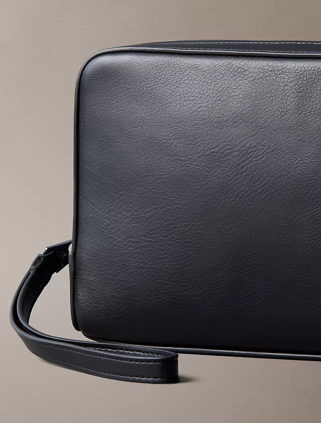 Bolsa com monograma em relevo Bolsa com monograma em relevo