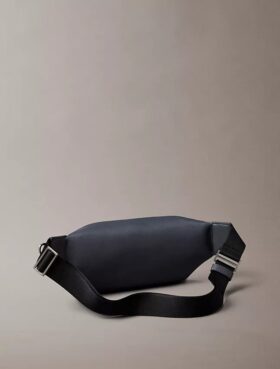 Bolsa de cintura com logótipo em relevo