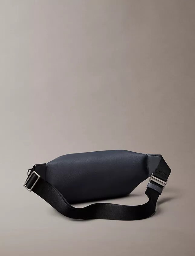 Bolsa de cintura com logótipo em relevo Bolsa de cintura com logótipo em relevo