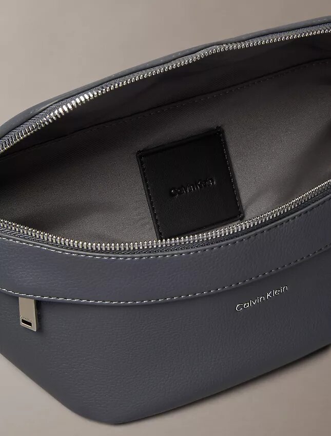 Bolsa de cintura com logótipo em relevo Bolsa de cintura com logótipo em relevo