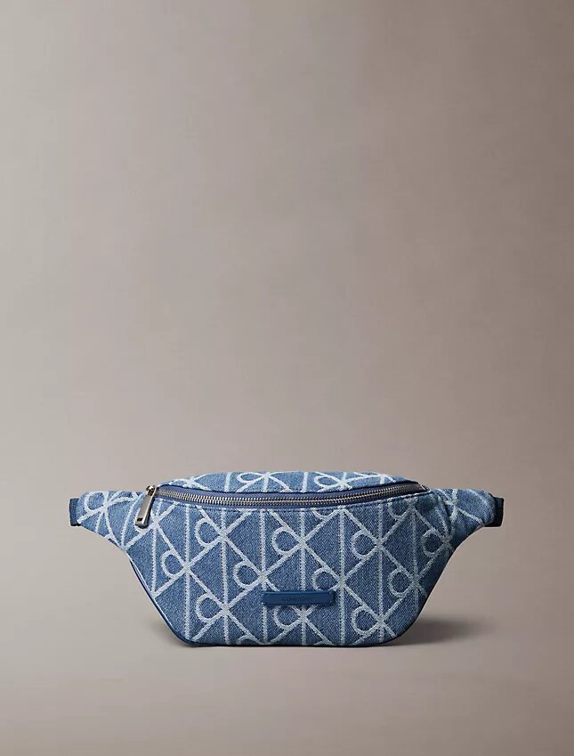 Bolsa de cintura em Denim com logótipo em todo o tecido Bolsa de cintura em Denim com logótipo em todo o tecido