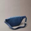 Bolsa de cintura em Denim com logótipo em todo o tecido Bolsa de cintura em Denim com logótipo em todo o tecido