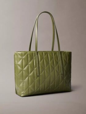 Bolsa de compras pequena com emblema acolchoado