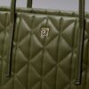 Bolsa de compras pequena com emblema acolchoado