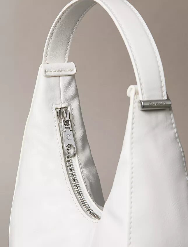 Bolsa de ombro pequena conversível com formato curvo Bolsa de ombro pequena conversível com formato curvo