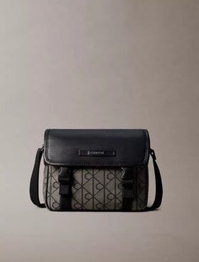Bolsa mensageiro pequena com emblema em jacquard