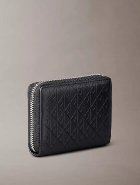 Bolsa para moedas com fecho e Monogram em relevo em toda a superfície