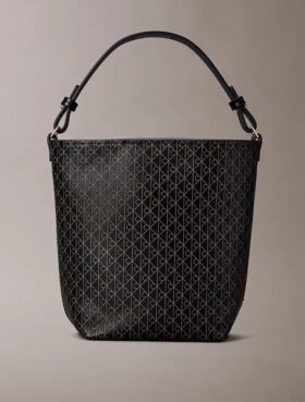 Bolsa tipo balde pequena com logótipo em todo o tecido e bolsa interior