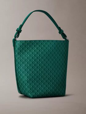 Bolsa tipo balde pequena com logótipo em todo o tecido e bolsa interior