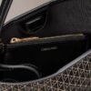 Bolsa tipo balde pequena com logótipo em todo o tecido e bolsa interior Bolsa tipo balde pequena com logótipo em todo o tecido e bolsa interior