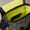 Bolsa tipo repórter com emblema em jacquard Bolsa tipo repórter com emblema em jacquard