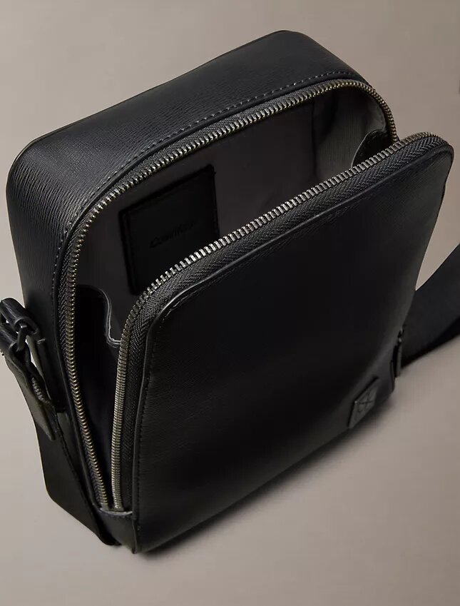 Bolsa tipo repórter fina com logótipo Bolsa tipo repórter fina com logótipo
