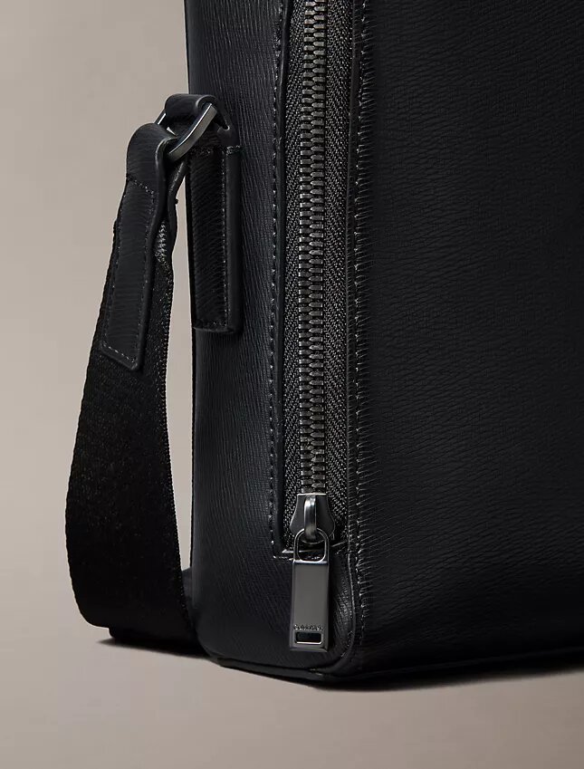 Bolsa tipo repórter fina com logótipo Bolsa tipo repórter fina com logótipo